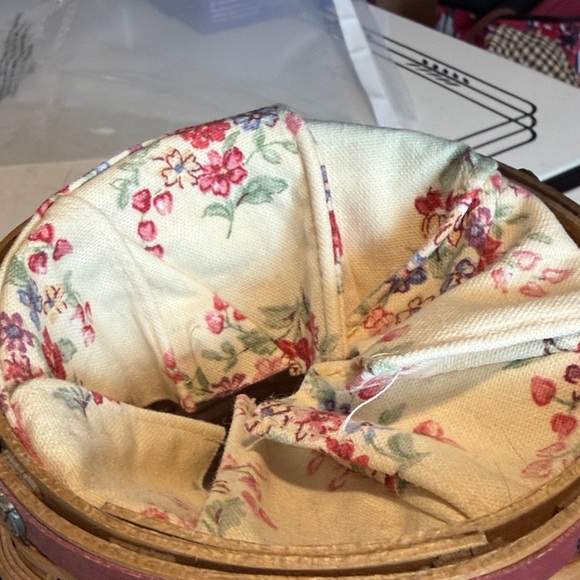 Longaberger 2004 Pasadena Tournament of Roses Basket w/Liner,Protector & Tie-on - Picture 3 of 4